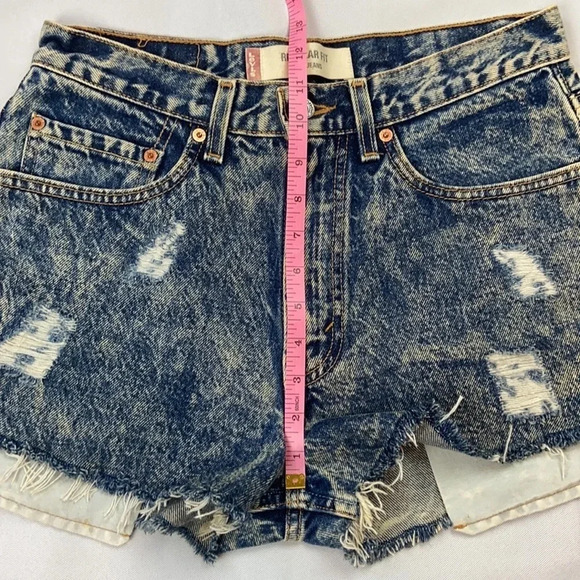 Levi’s 505 Women’s 31 Non Stretch Distressed Regular Fit Cut Off Denim Short - Picture 9 of 11